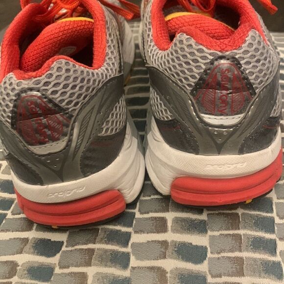 SAUCONY, guide 6, running shoes, ladies 9.5, good condition - Picture 4 of 11